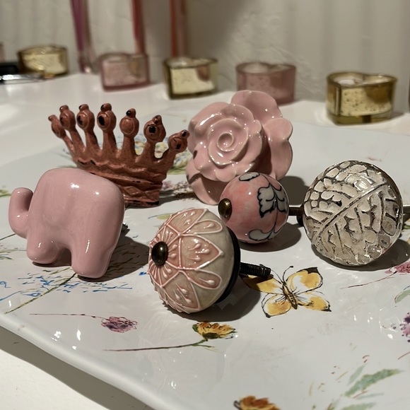 Adorable set of knobs & pulls - Picture 2 of 2